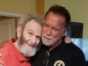 El emotivo reencuentro entre Arnold Schwarzenegger y el director de Conan el Bárbaro, que sufre una enfermedad terminal