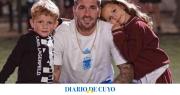 La tierna foto del reencuentro de Rodrigo De Paul con sus hijos tras volver de viaje con Tini Stoessel