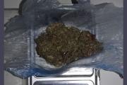 Un automovilista chocó a mujer policía, fugó y al regresar le secuestraron marihuana