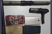 Enfrentamiento de bandas terminó con secuestros de armas y dos detenidos
