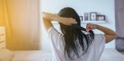 Qué consecuencias tiene acostarse con el pelo mojado para la salud capilar
