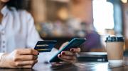 El consumo con débito en dólares se concentró en nichos y desairó el plan de remonetización del Gobierno