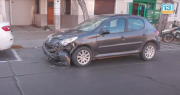 Un auto pasó en rojo y provocó un fuerte choque en el corazón de Capital