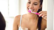 Ni se te ocurra hacerlo: por qué no hay que lavarse los dientes después de vomitar