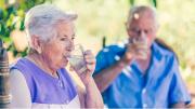 La infusión ideal para adultos mayores: ayuda a detener el deterioro de los huesos