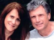 Hallan a una supervisora de American Idol y a su esposo brutalmente asesinados en su mansión de Los Ángeles
