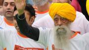 Murió Fauja Singh, el histórico maratonista de 114 años conocido como el “Tornado con turbante”