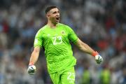 Dibu Martínez definió su nuevo equipo y hay impacto mundial: En negociaciones