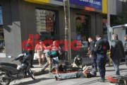 Te haría golpear: una joven chocó a una mujer que cruzaba la calle y vecinos le reprocharon