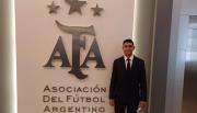 Desde niño vivió el arbitraje y hoy tiene un contrato profesional con la AFA: la historia del salteño Facu Vizgarra