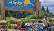 Pablito viajero cumplió su sueño y llegó a Alaska en una Honda C90 desde Argentina