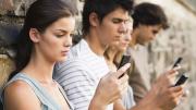 Por qué los jóvenes ya no dicen “hola” al atender el teléfono