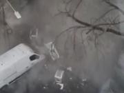 Así fue el momento del derrumbe por el incendio de La Plata: heladeras y lavarropas salieron volando y cayeron en la vereda