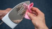 El sencillo truco casero para eliminar manchas de la plancha