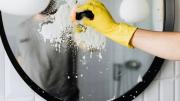 Frotar jabón en el espejo antes de bañarse: por qué recomiendan hacerlo y para qué sirve