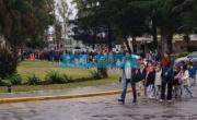 Coletazos del incendio en La Plata: operativo de evacuación de alumnos, comercios cerrados y un barrio sin luz