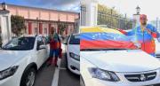 EN VIDEO: El carro que les regalaron a los peloteros venezolanos que ganaron el Mundial de Sóftbol tras salir de Miraflores