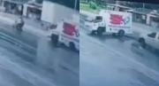EN VIDEO: Fuerte choque entre ambulancia y camioneta dejó cinco heridos en Cojedes, la paciente salió expulsada
