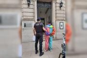 Detuvieron a un payaso por generar inconvenientes en la vía pública