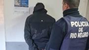 Tenía la tobillera de una condena por robo y lo atraparon intentando abrir autos en Bariloche