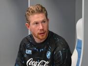 Kevin De Bruyne usó la 10 del Napoli y los hinchas estallaron: ¿vuelve del retiro la camiseta de Maradona?