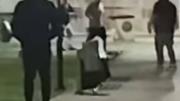 Un joven recibió una brutal patada en la cabeza: hay un policía en la mira
