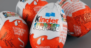 El juguete sorpresa de los huevos Kinder que generó polémica y obligó a una disculpa pública