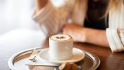 Café en ayunas: beneficios, riesgos y recomendaciones clave