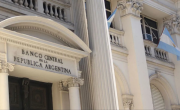 Caputo lanzó una nueva licitación para contener la escalada del dólar