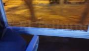 Tensión en un colectivo de Saeta: una pierdra rompió una ventana en plena marcha