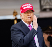 Estados Unidos: Donald Trump califica de engaño la conspiración de Jeffrey Epstein y ataca a los debiluchos de MAGA