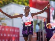 Impacto en el atletismo: Ruth Chepngetich, la dueña del increíble récord mundial de maratón, fue suspendida por doping