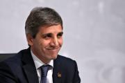Luis Caputo amenazó a los bancos: Si insisten con no acatar las normas, habrá que tomar medidas