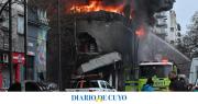 Incendio en La Plata: creen que todavía hay gente atrapada y convocaron a rescatistas