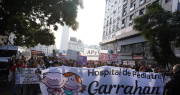En medio de la marcha, el gobierno afirma que el problema del Garrahan es “de gestión y de eficiencia”