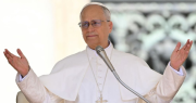 El papa se pronunció tras el bombardeo israelí a una iglesia cristiana en Gaza, donde se hirió a un cura argentino