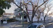 Una mujer aseguró que fue golpeada e insultada por efectivos de una comisaría de Capital