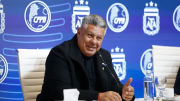 Festejan los hinchas: Claudio Tapia anunció la vuelta de los visitantes al fútbol argentino