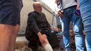 Quién es Gabriel Romanelli, el cura argentino que fue herido en Gaza