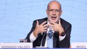 El FMI le hace caso a Milei y corre al chileno Rodrigo Valdés de la dirección para América Latina