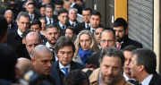 Javier Milei, presente en el acto por el atentado a la AMIA: “No vamos a parar hasta que se haga justicia”