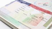 Cuatro policías detenidos por fraude con visas especiales: falsificaban reportes de robos para venderlos a inmigrantes