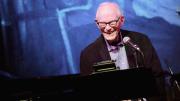 Murió Alan Bergman, compositor ganador de premios Oscar, Grammy y Emmy