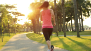 Los beneficios de hacer cardio para aumentar la longevidad, según los especialistas