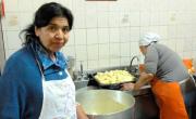 Margarita Barrientos tuvo que cerrar un comedor porque no da abasto