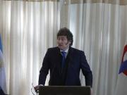 En un acto reservado en el Jockey Club, Milei volvió a cuestionar a las provincias y dijo que hay gobernadores perversos