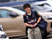 Fórmula 1: Yuki Tsunoda sufrió un insólito accidente doméstico y Red Bull se burló en redes del compañero de Max Verstappen