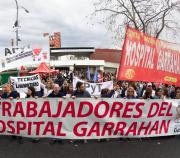 Trabajadores del Hospital Garrahan marcharon a Plaza de Mayo en reclamo de mejoras salariales