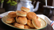 Para pasar las tardes de frío sin engordar: la mejor receta de bizcochitos light