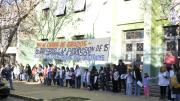 Un abrazo a la escuela Nº22 Félix de Azara contra el cierre de grados